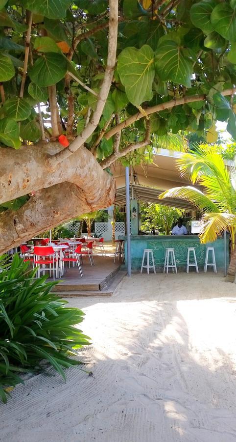 Idle Awhile Beach Hotel Negril Esterno foto